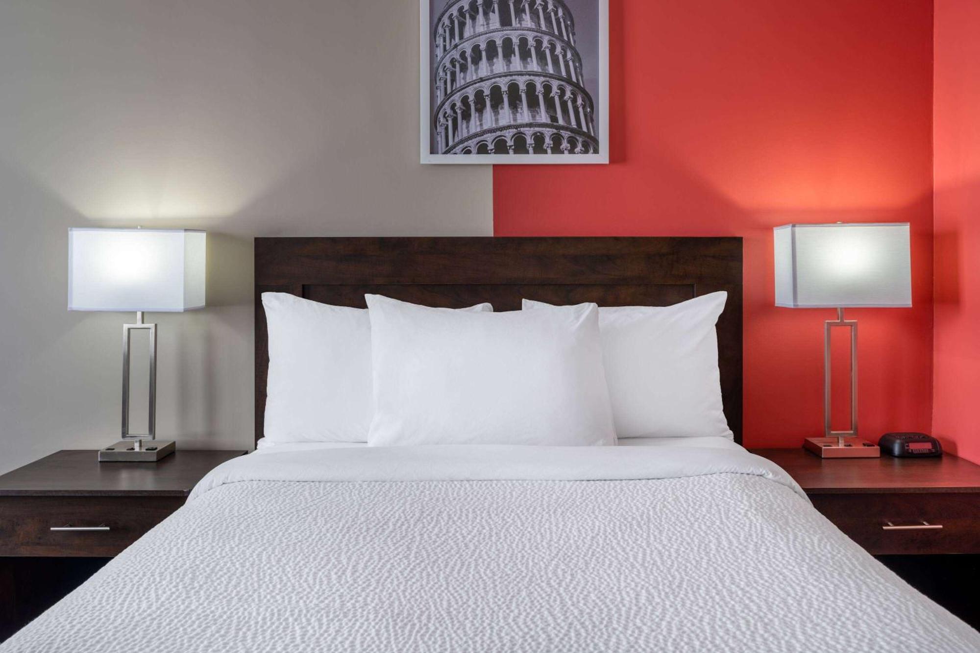 Ramada By Wyndham Thunder Bay Airlane Hotel Zewnętrze zdjęcie