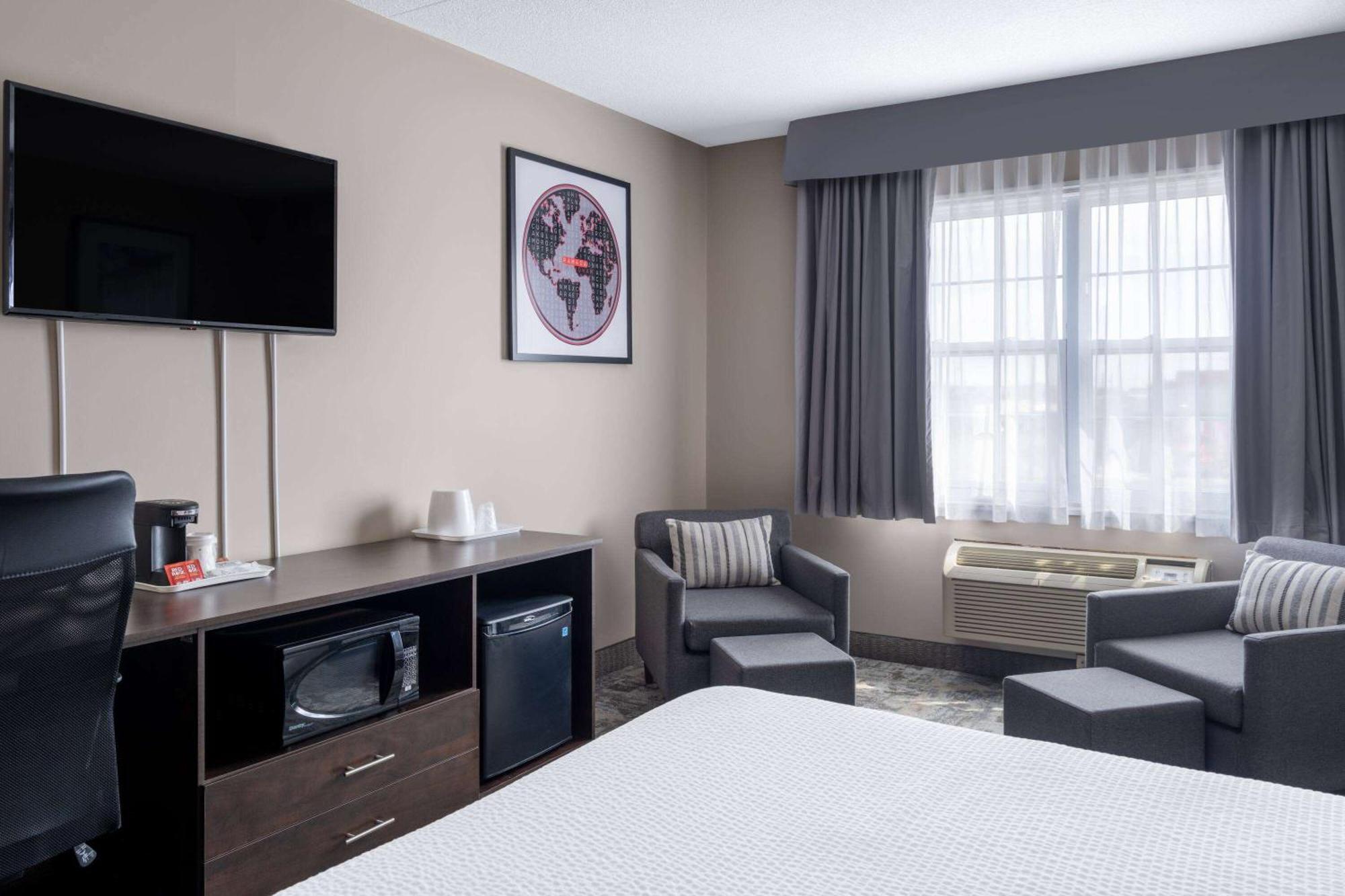 Ramada By Wyndham Thunder Bay Airlane Hotel Zewnętrze zdjęcie