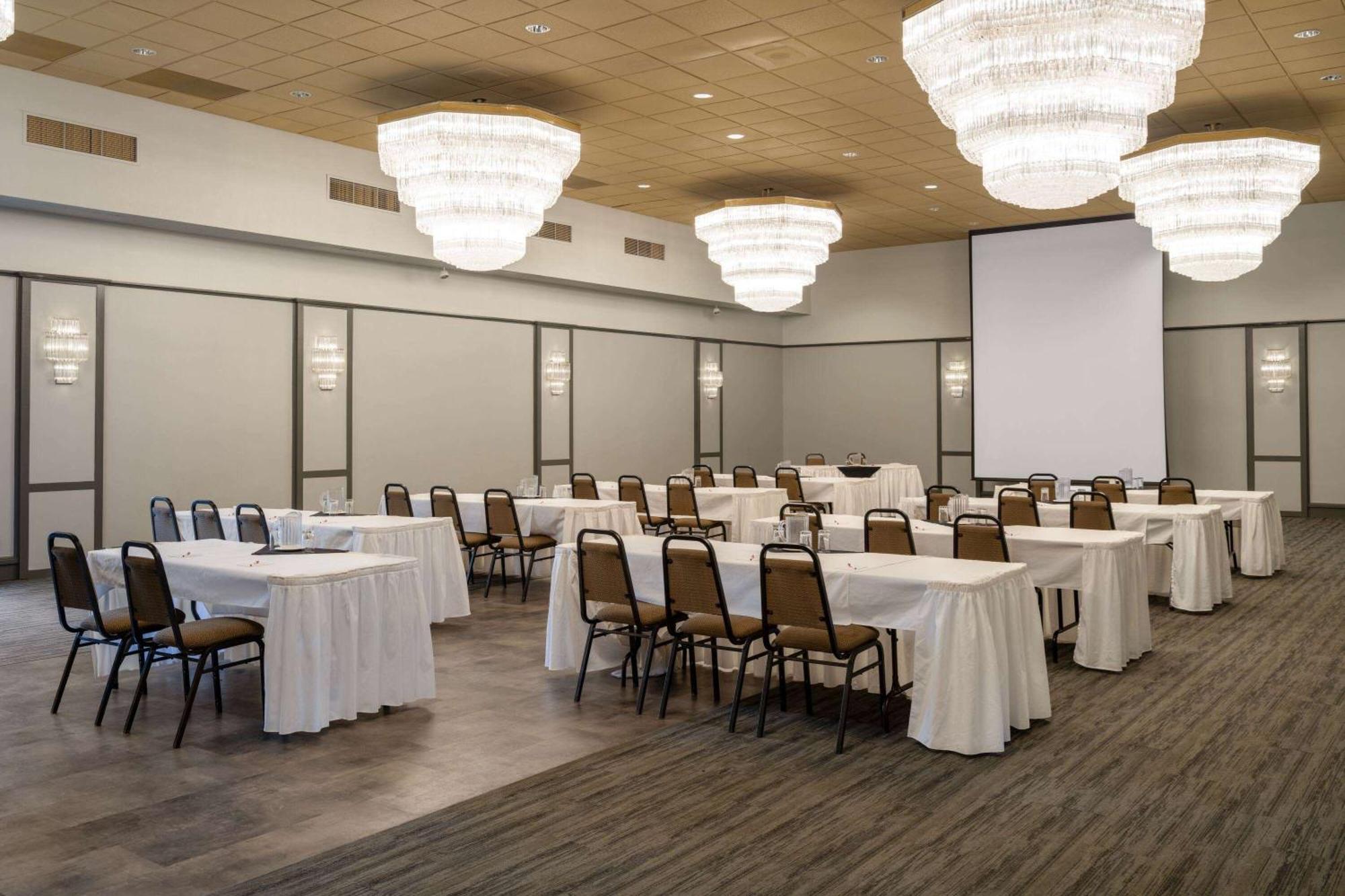Ramada By Wyndham Thunder Bay Airlane Hotel Zewnętrze zdjęcie