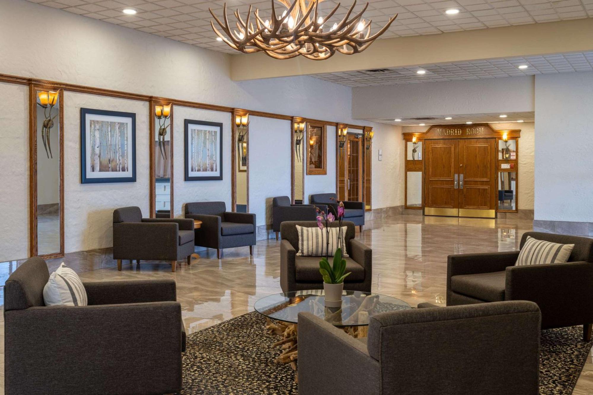 Ramada By Wyndham Thunder Bay Airlane Hotel Zewnętrze zdjęcie