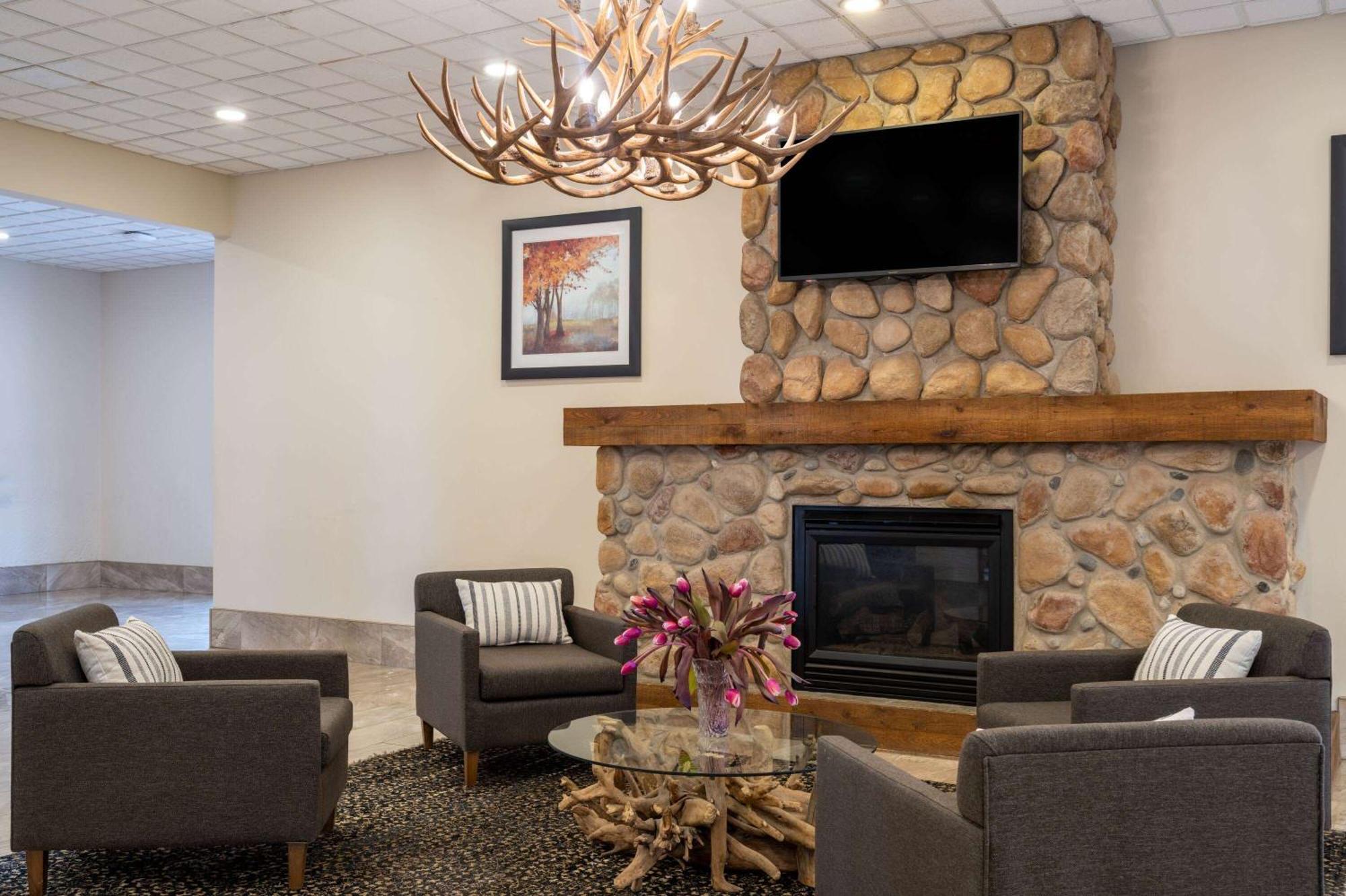 Ramada By Wyndham Thunder Bay Airlane Hotel Zewnętrze zdjęcie